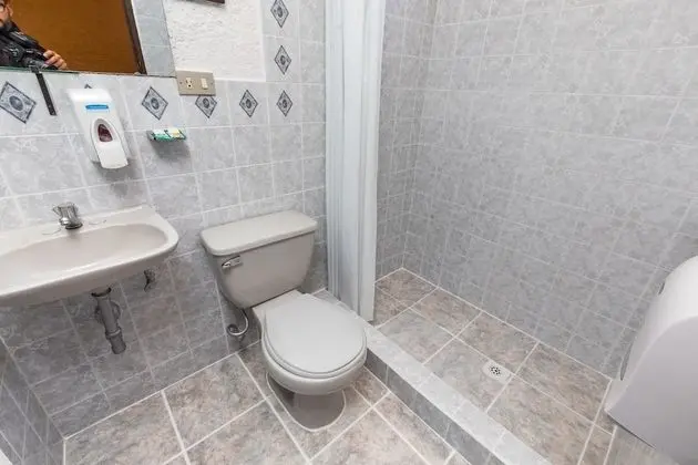 Basic Üç Kişilik Oda, Birden Çok Yatak, Sigara İçilmez