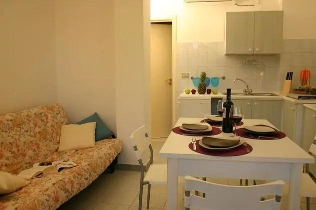 Apart Daire, 2 Yatak Odası, Küçük Mutfak