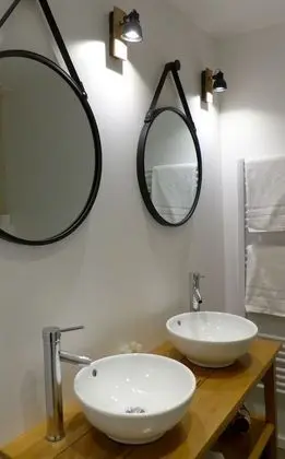 Traditional Tek Büyük Yataklı Oda
