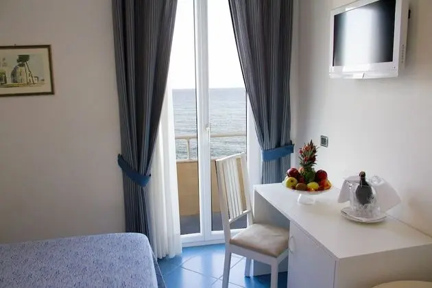 Tek Kişilik Oda, Deniz Manzaralı