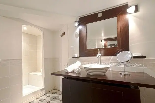 Superior Tek Büyük Yataklı Oda (L'Olivier)