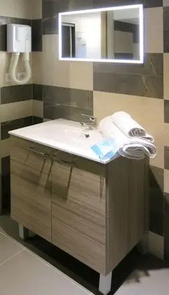Basic Tek Büyük Yataklı Oda