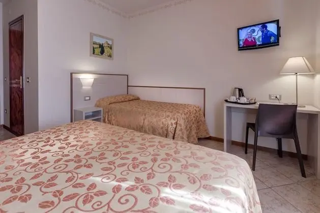 Üç Kişilik Oda