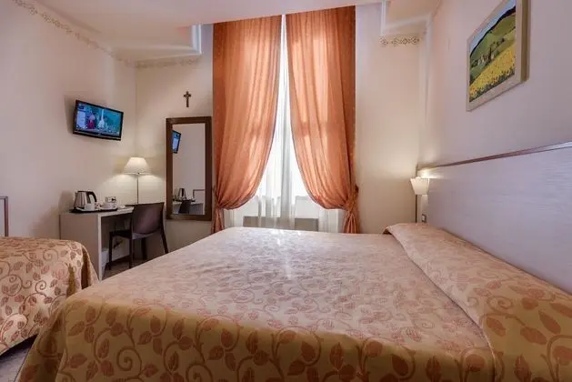 Üç Kişilik Oda