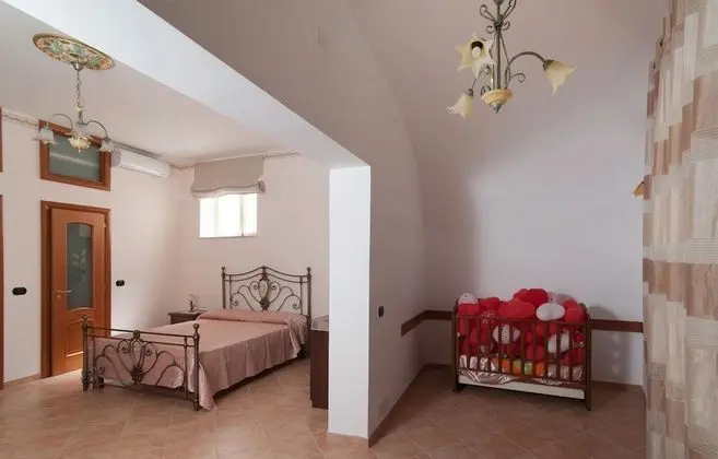 Üç Kişilik Oda (Lucertola)