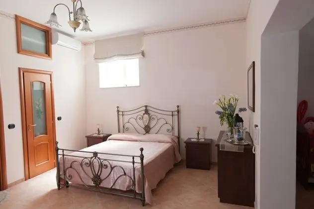 Üç Kişilik Oda (Lucertola)