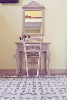 Üç Kişilik Oda, Sigara İçilmez