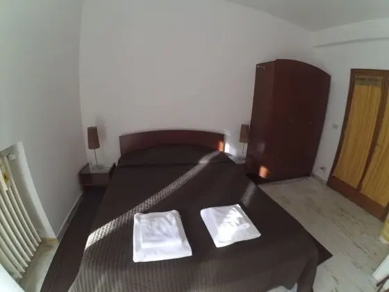 Büyük Yataklı Tek Kişilik Oda, Ortak Banyo