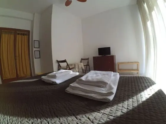 Büyük Yataklı Tek Kişilik Oda, Ortak Banyo