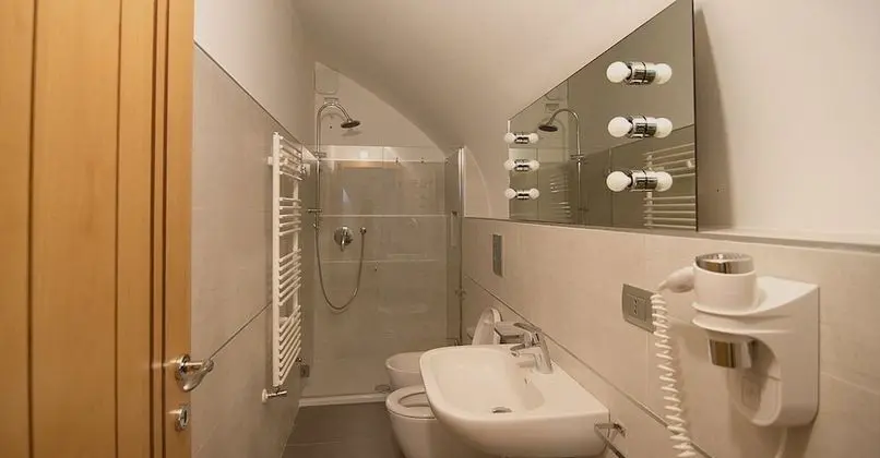 Standard Tek Büyük veya İki Ayrı Yataklı Oda