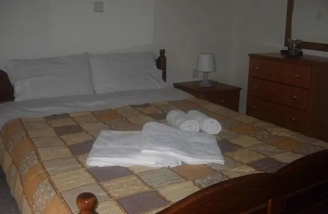 Tek Büyük Yataklı Oda, Küçük Mutfak, Tepe Manzaralı