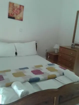 Tek Büyük Yataklı Oda, Küçük Mutfak, Tepe Manzaralı