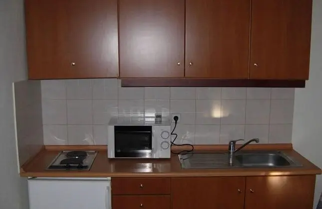 Tek Büyük Yataklı Oda, Küçük Mutfak, Tepe Manzaralı
