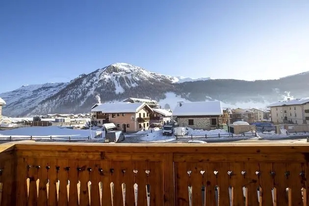 Üç Kişilik Oda, Balkon