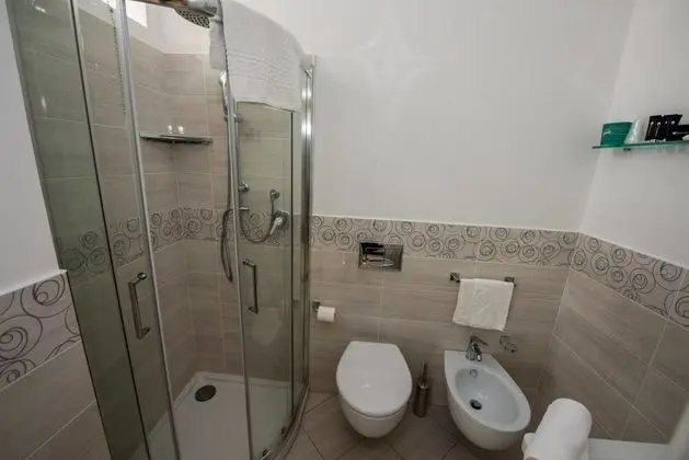 Üç Kişilik Oda