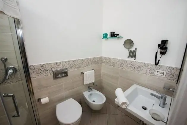 Üç Kişilik Oda