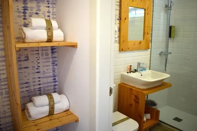 Standard Tek Büyük veya İki Ayrı Yataklı Oda, Banyolu/Duşlu