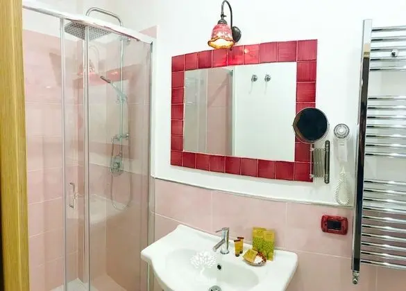 Tek Büyük veya İki Ayrı Yataklı Oda, Özel Banyo (Orchidea)