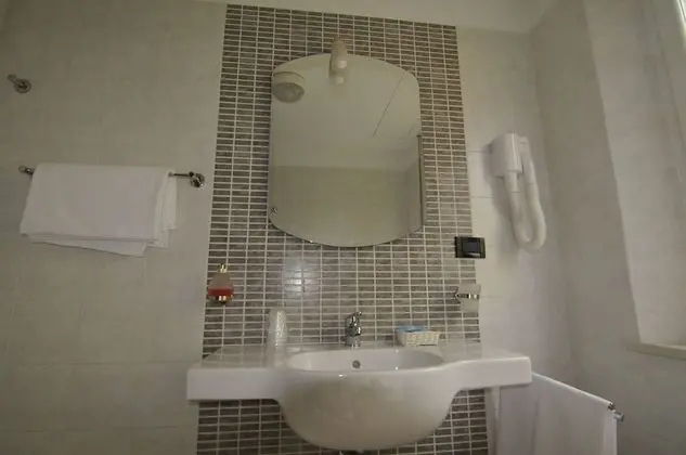 Üç Kişilik Oda