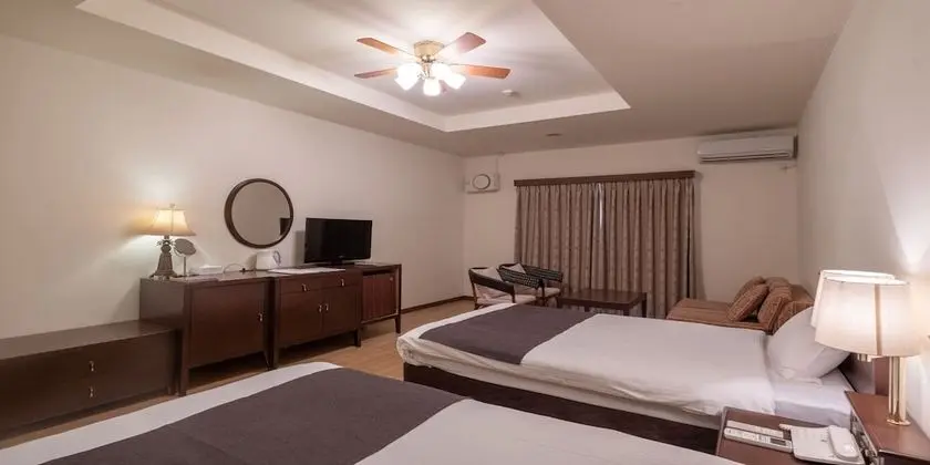 Oda, Ek Bina (La Teada, hot spring fee included)