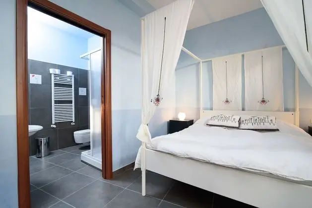 Deluxe Tek Büyük veya İki Ayrı Yataklı Oda, Havuz Manzaralı