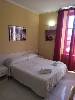 Büyük Yataklı Tek Kişilik Oda