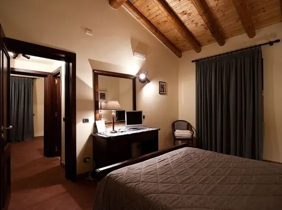 Üç Kişilik Oda, 2 Yatak Odası