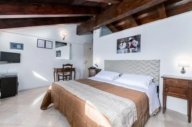 Tek Büyük Yataklı Oda