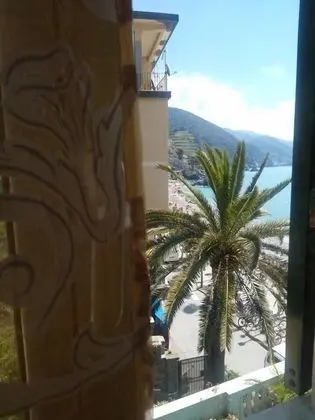 Deluxe Tek Büyük Yataklı Oda, Kısmi Deniz Manzaralı