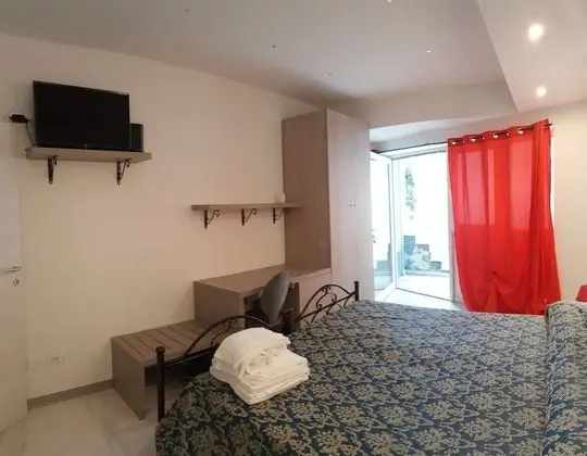 Tek Büyük veya İki Ayrı Yataklı Oda, 1 Yatak Odası