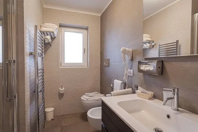 Deluxe Dört Kişilik Oda, 1 Yatak Odası, Havuz Manzaralı