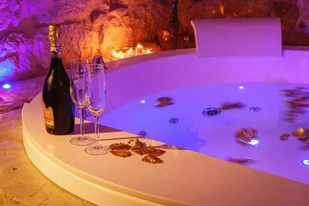 Romantic Süit, 1 En Büyük (King) Boy Yatak, Sıcak Su Küveti