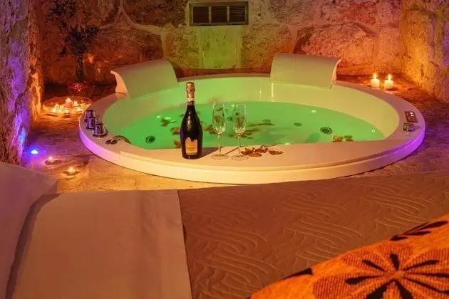 Romantic Süit, 1 En Büyük (King) Boy Yatak, Sıcak Su Küveti