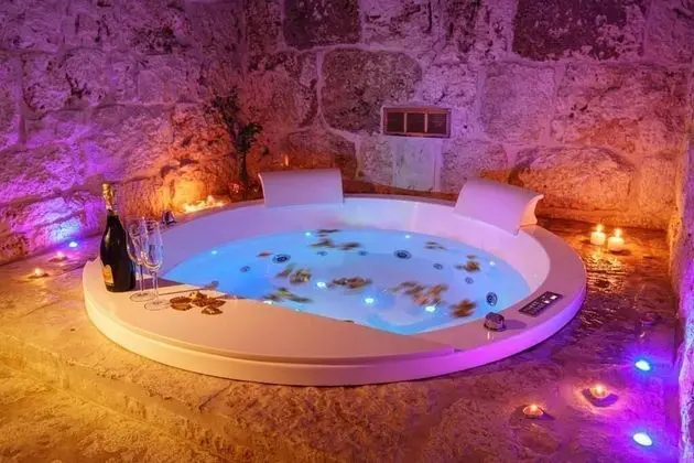 Romantic Süit, 1 En Büyük (King) Boy Yatak, Sıcak Su Küveti