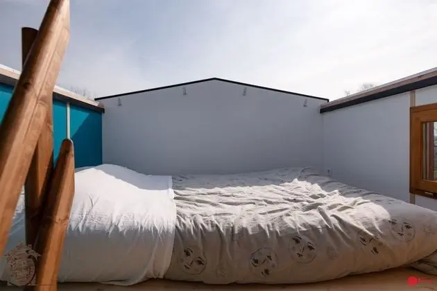 Romantic Kulübe, Bahçeli