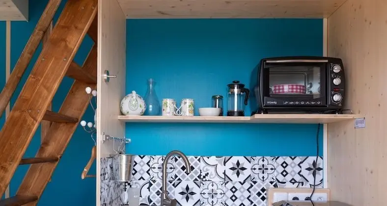 Romantic Kulübe, Bahçeli