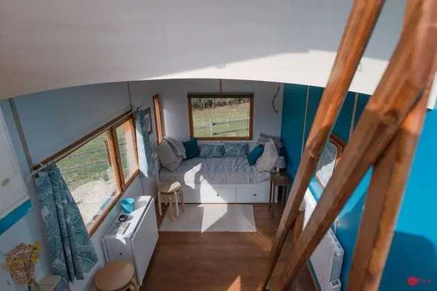 Romantic Kulübe, Bahçeli