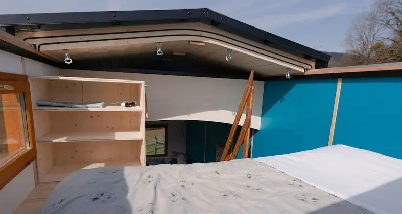 Romantic Kulübe, Bahçeli