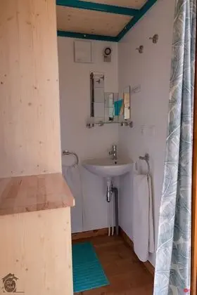 Romantic Kulübe, Bahçeli