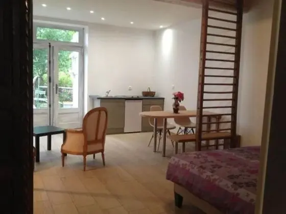 Tek Büyük Yataklı Oda, Bahçe Manzaralı (La Lurcy)