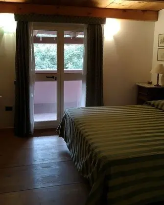 Deluxe Tek Büyük Yataklı Oda (Private External Bathroom)