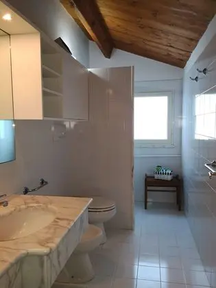 Deluxe Tek Büyük Yataklı Oda (Private External Bathroom)
