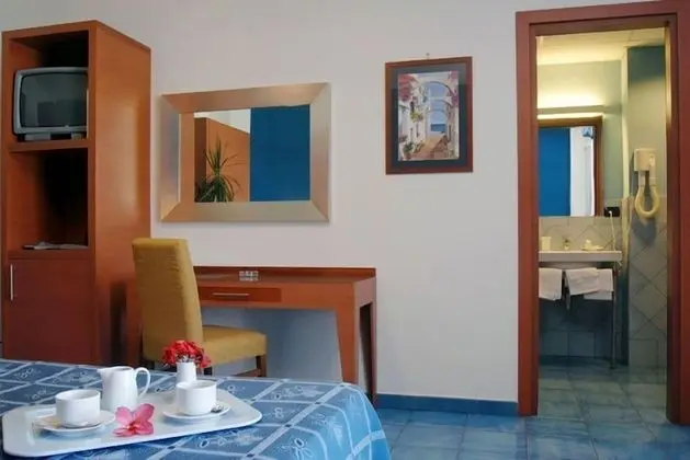 Üç Kişilik Oda