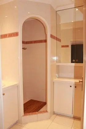 Premium Tek Büyük Yataklı Oda