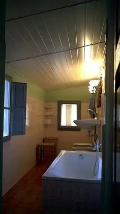 Standard Tek Büyük veya İki Ayrı Yataklı Oda, Ortak Banyo