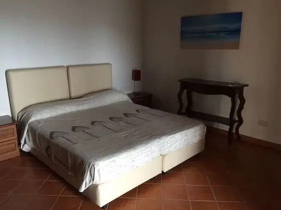 Üç Kişilik Oda, Deniz Manzaralı