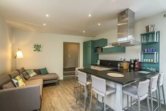 Kır Evi, Banyolu/Duşlu, Bahçe Manzaralı (Alfred de Vigny )