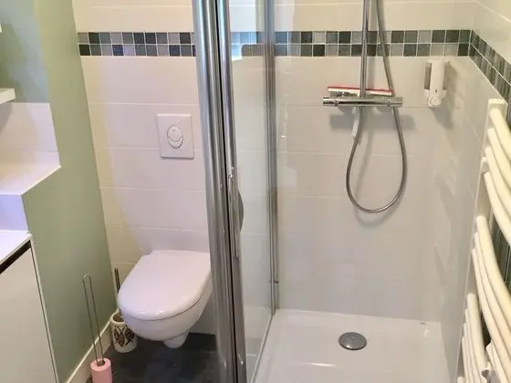 Kır Evi, Banyolu/Duşlu, Bahçe Manzaralı (Alfred de Vigny )