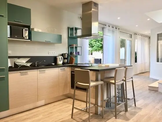 Kır Evi, Banyolu/Duşlu, Bahçe Manzaralı (Alfred de Vigny )