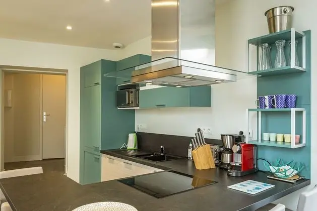 Kır Evi, Banyolu/Duşlu, Bahçe Manzaralı (Alfred de Vigny )